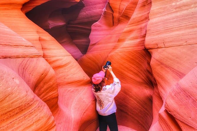 Small-Group Lower Antelope Canyon & Horseshoe Bend Tour